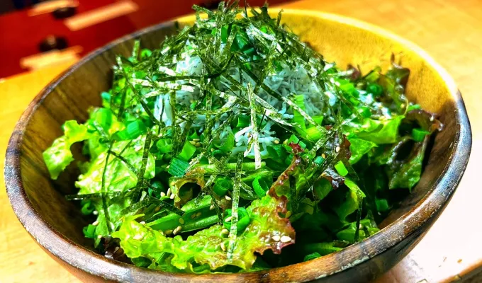 まぐろのみなみの「しらすサラダ」